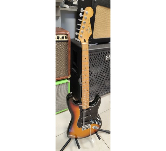 Fender Stratocaster SSS электрогитара, цвет sunburst, Мексика 1998 USED