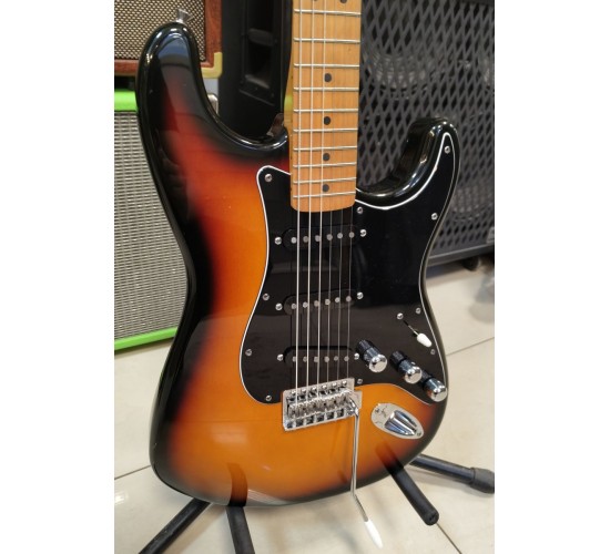Fender Stratocaster SSS электрогитара, цвет sunburst, Мексика 1998 USED