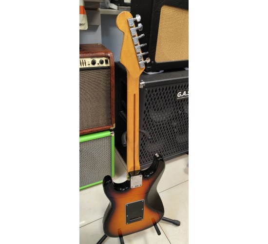 Fender Stratocaster SSS электрогитара, цвет sunburst, Мексика 1998 USED
