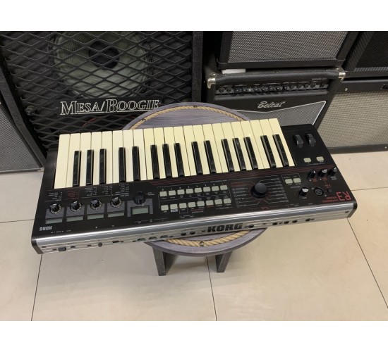 Korg R3 аналого-моделирующий синтезатор/вокодер USED