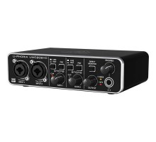 Behringer UMC202HD аудиоинтерфейс