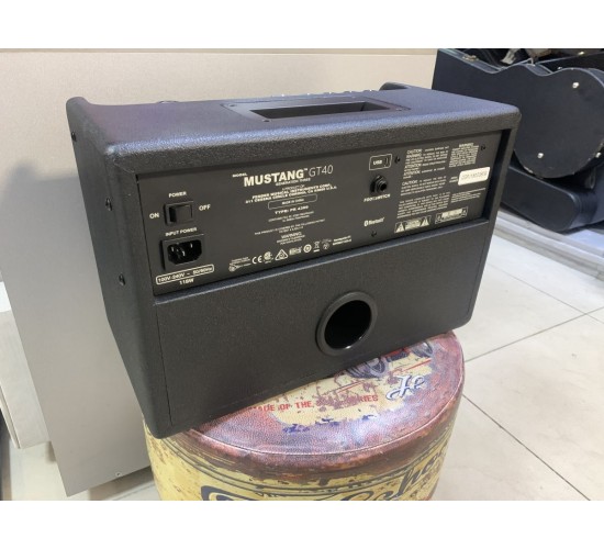 Fender Mustang GT 40 моделирующий гитарный комбоусилитель USED