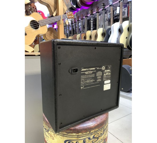 Fender Mustang I (V.2) гитарный комбоусилитель USED