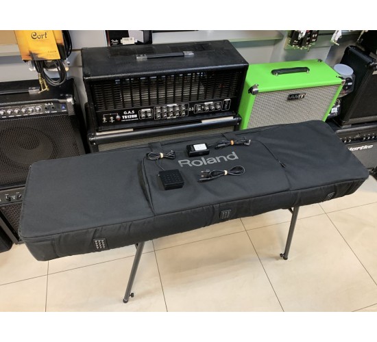 Roland VR-730 V-Combo Live Performance Keyboard электроорган, 73 клавиши USED