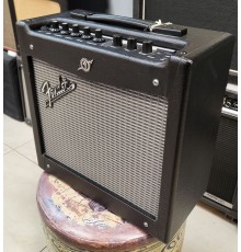 Fender Mustang I (V.2) гитарный комбоусилитель USED