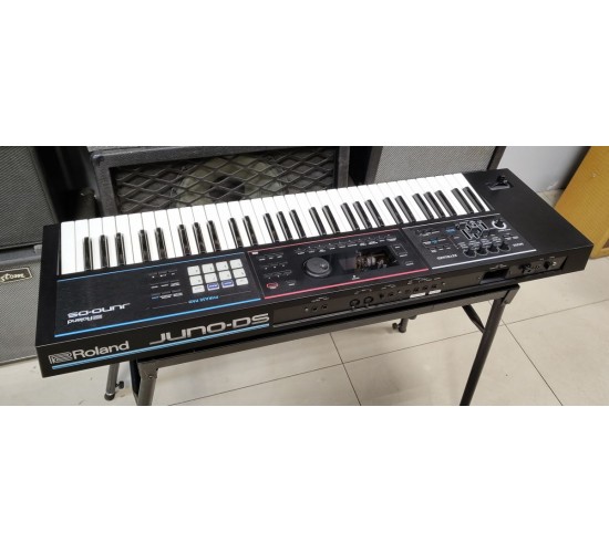 Roland JUNO-DS 61 синтезатор 61-клавиша с оригинальным чехлом USED