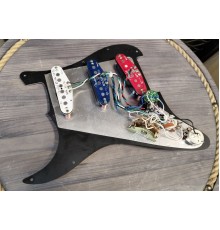 Готовый пикгард SSS Fender American Deluxe со звукоснимателями Noiseless N3 США USED