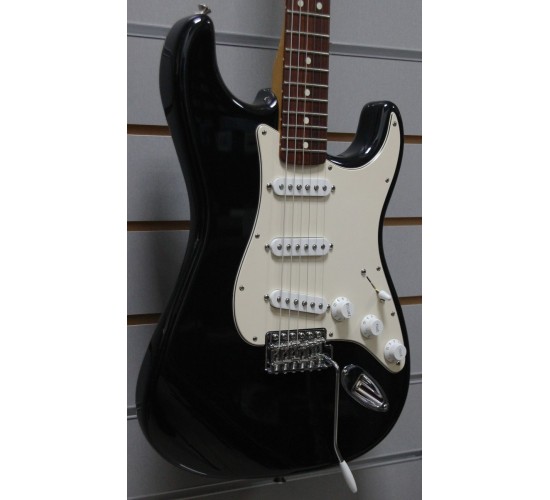 Fender Stratocaster электрогитара, цвет черный USED