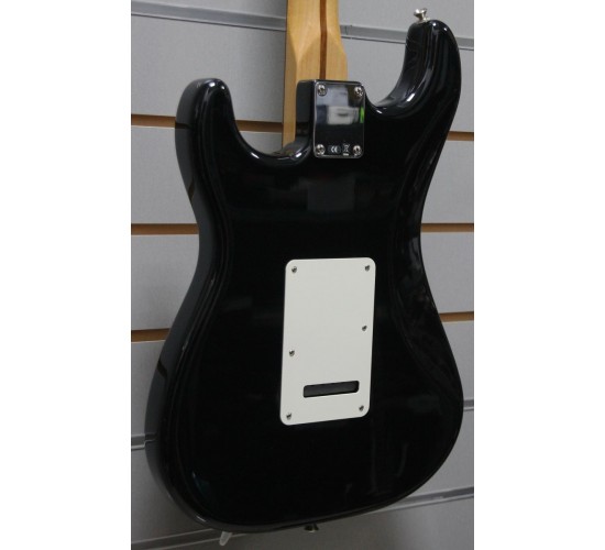 Fender Stratocaster электрогитара, цвет черный USED
