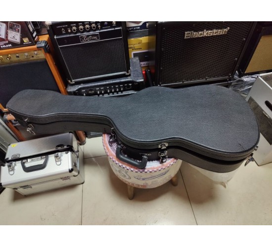 Кейс для электрогитары по форме кожаный USED