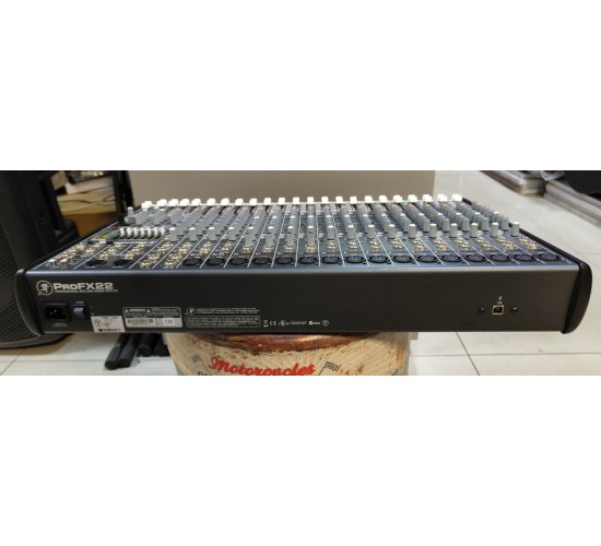 Mackie ProFX22 микшерный пульт USED