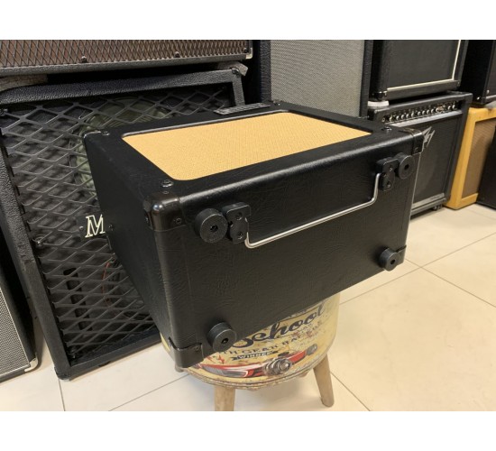 Laney CUB12R Гитарный ламповый комбоусилитель, 15 Вт, питание 110V USED