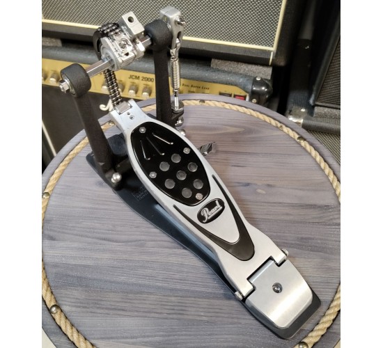 Pearl P-2000C педаль для бас-барабана с фирменной сумкой USED