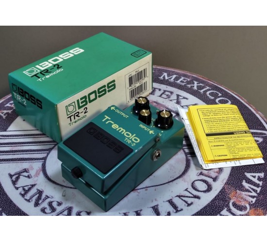 Boss Tremolo TR-2 педаль эффектов USED