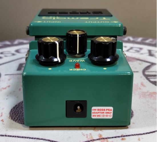 Boss Tremolo TR-2 педаль эффектов USED