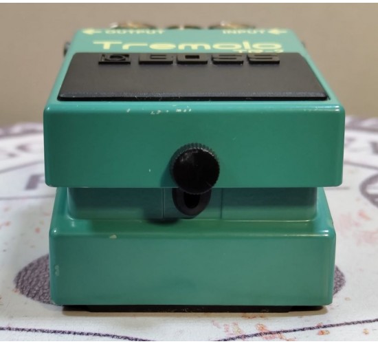 Boss Tremolo TR-2 педаль эффектов USED