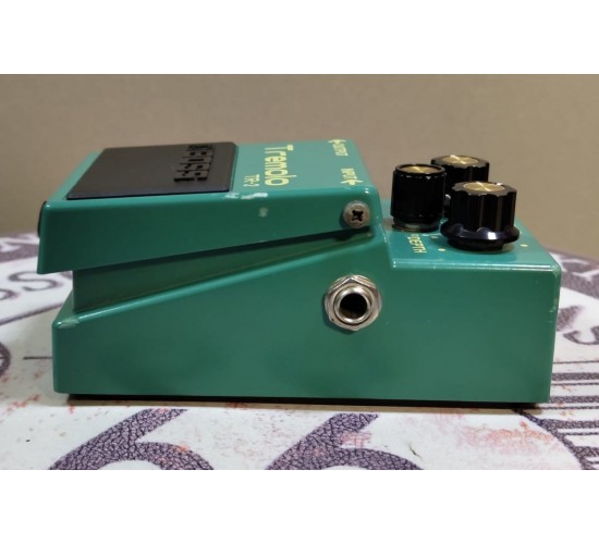 Boss Tremolo TR-2 педаль эффектов USED