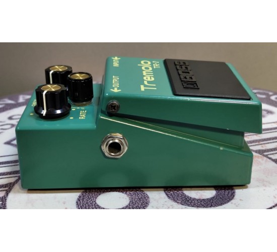 Boss Tremolo TR-2 педаль эффектов USED