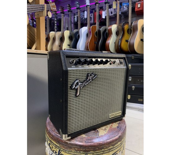 Fender Reverb 15CE гитарный комбоусилитель, Корея USED