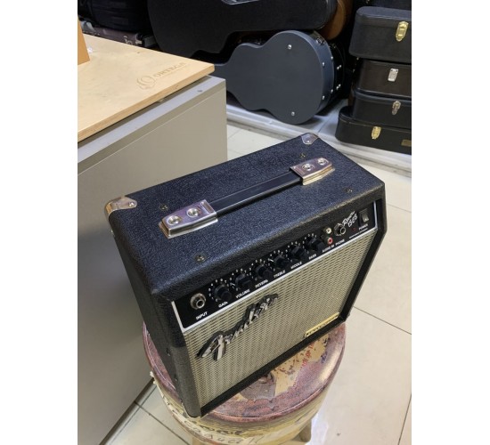 Fender Reverb 15CE гитарный комбоусилитель, Корея USED