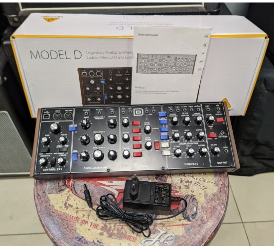 Behringer Model D аналоговый монофонический синтезатор USED
