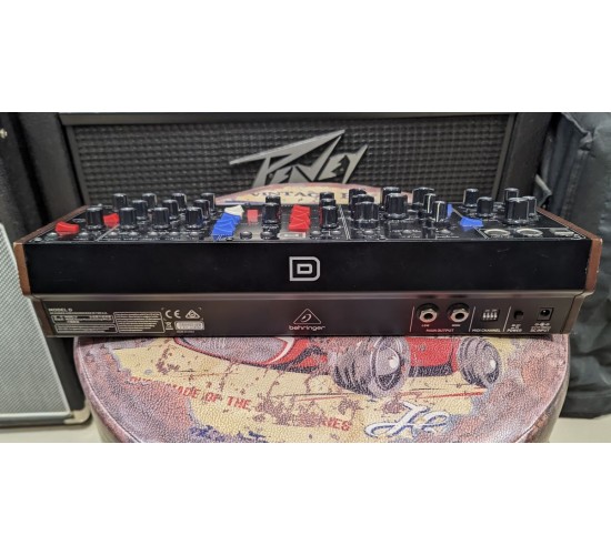 Behringer Model D аналоговый монофонический синтезатор USED