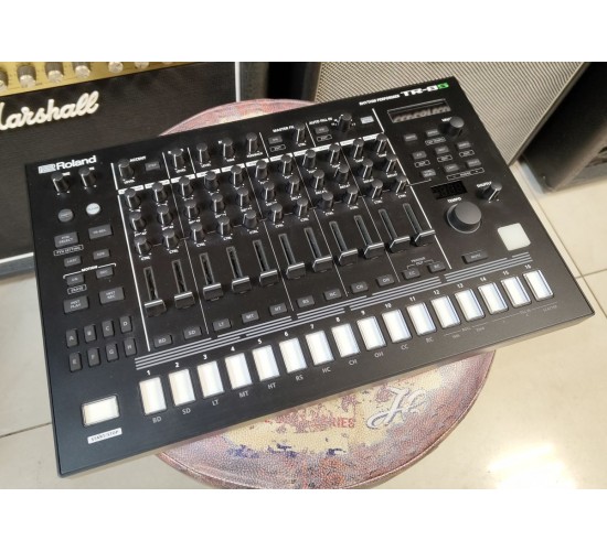 Roland TR-8S драм-машина USED