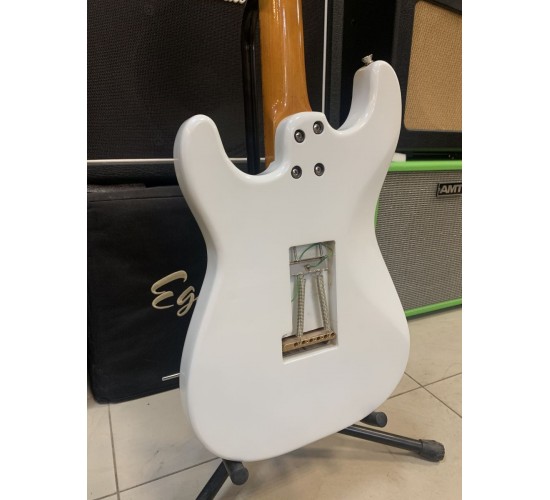 Stratocaster Reverse Head Мастеровой, электрогитара, цвет белый USED