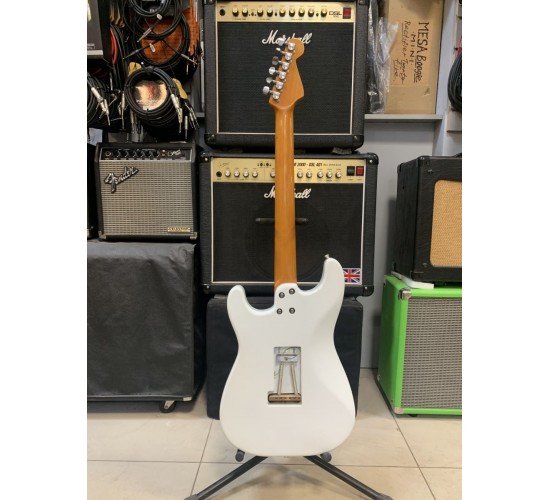 Stratocaster Reverse Head Мастеровой, электрогитара, цвет белый USED