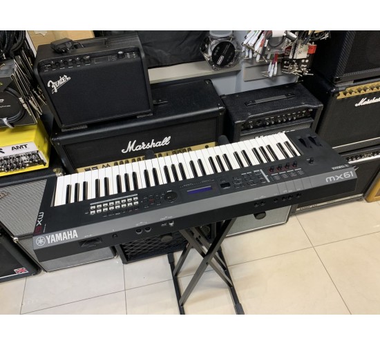Yamaha MX61 BK синтезатор с автоаккомпаниментом, 61 клавиша, с чехлом USED