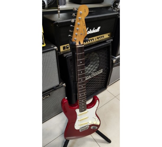 Fender Squier Stratocaster SST-R электрогитара, цвет красный, Япония 1993-1994 USED