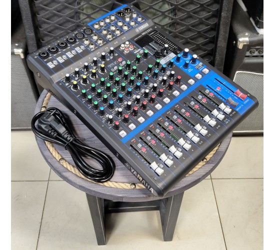 Yamaha MG12XU микшерный пульт USED