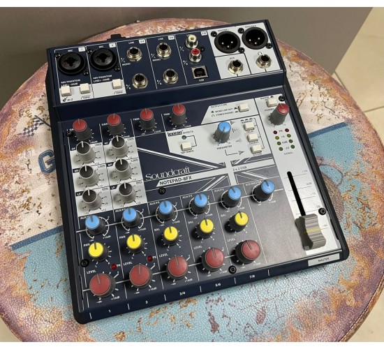 Soundcraft Notepad-8FX компактный 8-канальный микшерный пульт, выставочный образец