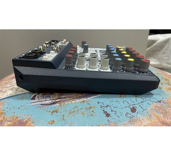 Soundcraft Notepad-8FX компактный 8-канальный микшерный пульт, выставочный образец