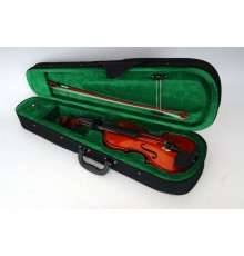 Caraya MV-003 Скрипка 1/2 с футляром и смычком