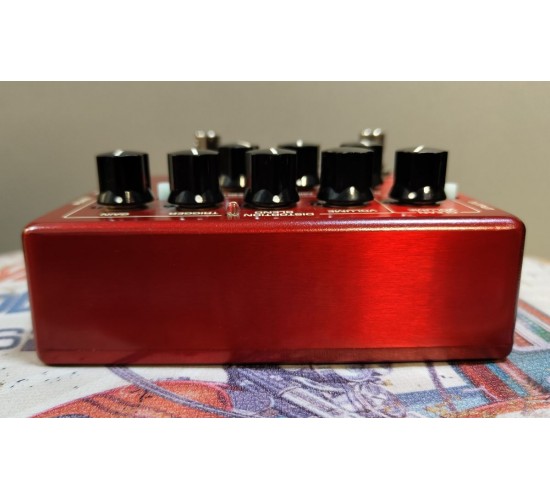 MXR M80 bass d.i.+ Brushed Red Limited Edition басовая педаль преамп + дисторшн, выставочный образец