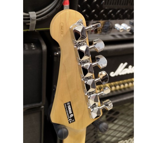 Yamaha Pacifica PAC012 WH электрогитара, цвет белый USED