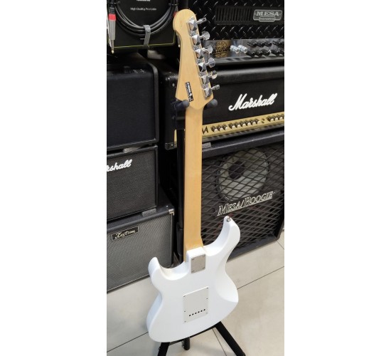 Yamaha Pacifica PAC012 WH электрогитара, цвет белый USED