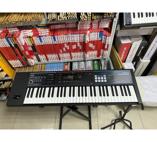 Roland JUNO-DS 61 синтезатор 61-клавиша, с оригинальным чехлом, выставочный образец