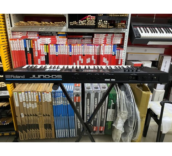 Roland JUNO-DS 61 синтезатор 61-клавиша, с оригинальным чехлом, выставочный образец