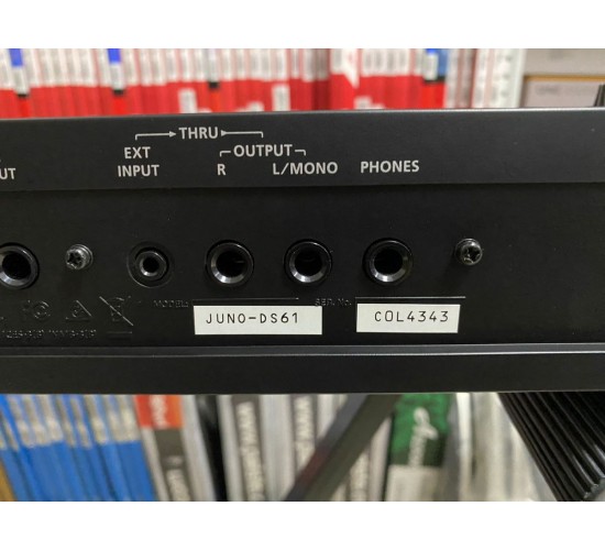 Roland JUNO-DS 61 синтезатор 61-клавиша, с оригинальным чехлом, выставочный образец