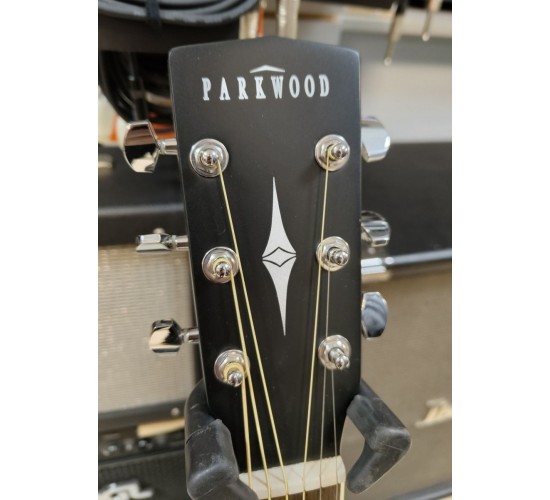 Parkwood W81-BKS TA трансакустическая гитара, черная, с чехлом УЦЕНКА