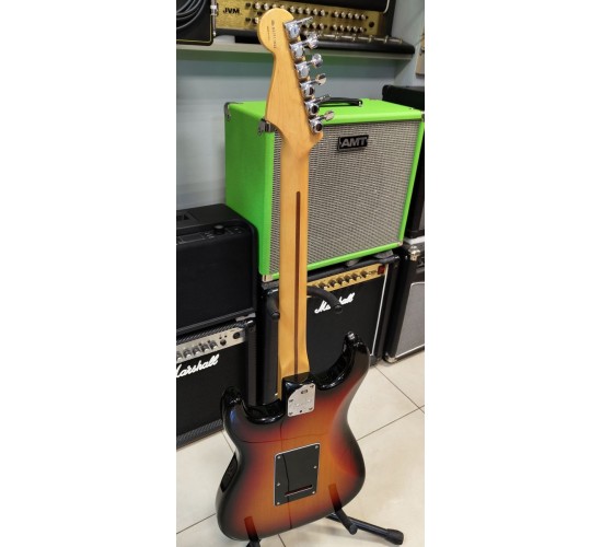 Fender American Deluxe Stratocaster электрогитара, цвет sunburst, США 2003 USED