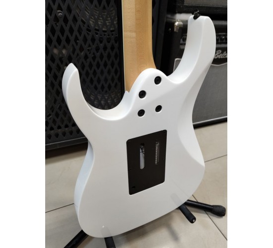 Ibanez RG350DX электрогитара, цвет белый USED