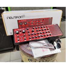 Behringer NEUTRON полумодульный аналоговый синтезатор USED
