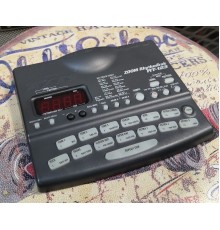 Zoom RT-123 Rhythmtrak драм и бас машина, цвет чёрный USED
