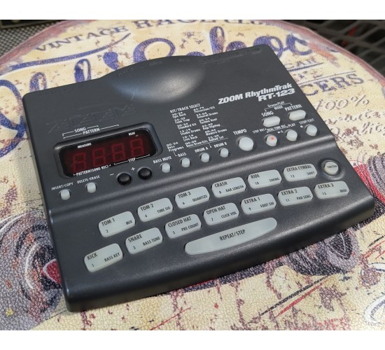 Zoom RT-123 Rhythmtrak драм и бас машина, цвет чёрный USED