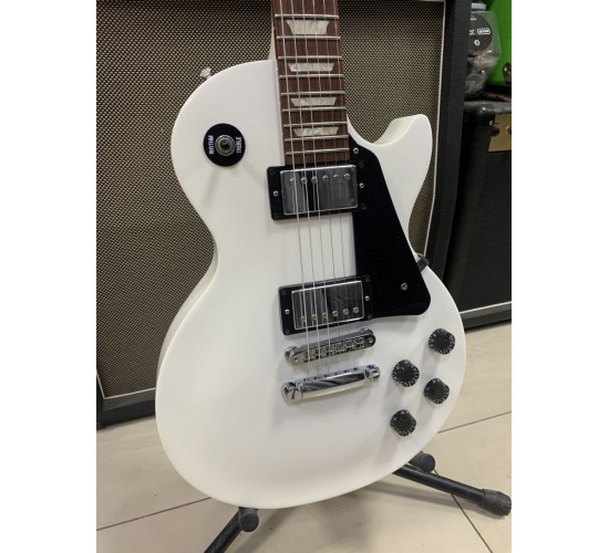 Gibson Les Paul Studio Alpine White электрогитара, цвет белый, США, 2012 г.в. USED
