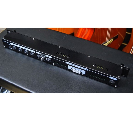 AMT SS-10 Ламповый гитарный предусилитель (рэковое исполнение), AMT Electronics
