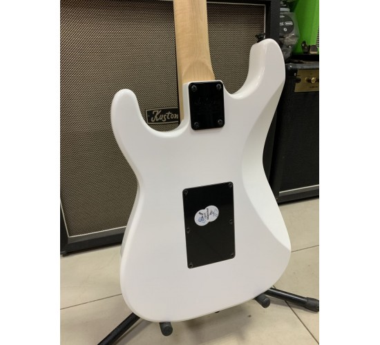 Jackson X Adrian Smith San Dimas SDXM Snow White электрогитара, выставочный экземпляр